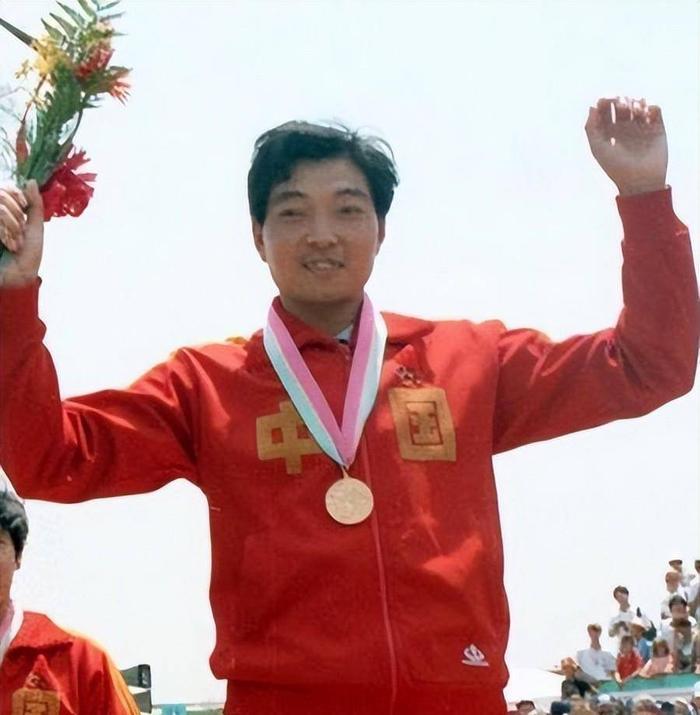 奥运首金许海峰近况曝光：视力严重下降，住旧房？