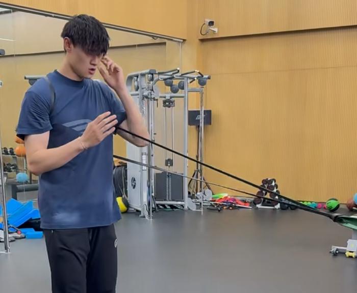 开云APP-曾凡博在京康复视频公布！体型变壮，恢复顺畅，能否赶上亚洲杯？