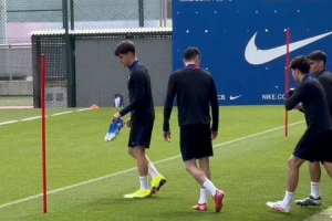 记者：库巴西、莱万参加巴萨今日训练